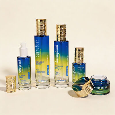 Kunststoffflaschen mit mehreren Größen und Druckmöglichkeiten für kosmetische Verpackungen