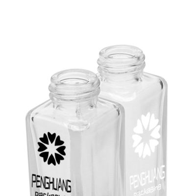 Glasflasche des Serums 50ml mit weißem Tropfenzähler