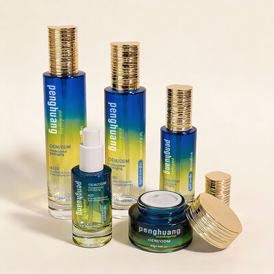 Kunststoffflaschen mit mehreren Größen und Druckmöglichkeiten für kosmetische Verpackungen